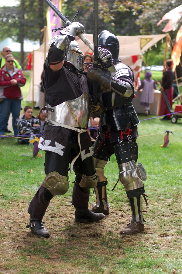 Knights Fighting With Claymores